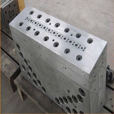 700mm CPVC WPC ホールドアのパネル エクストルーション模具 輸出業者