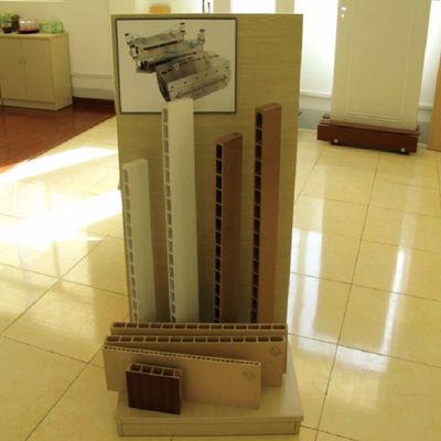 700mm CPVC WPC ホールドアのパネル エクストルーション模具 輸出業者