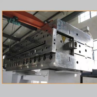 800mm PVC WPC ドアパネル 形付けモードのための挤出模具と700.800.900 幅