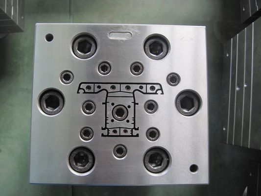 シルバーUPVCプロフィール模具と電圧塗装 表面処理オプションを磨く