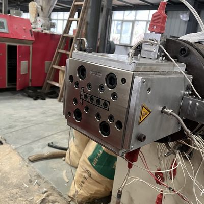 電気塗装 磨き PVC スカート ベースボード プロフィール 製品用の挤出模具