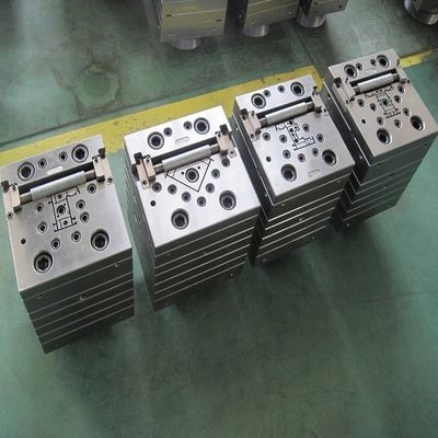 UPVC窓EKOと効率性のためのPVCプロファイルのデザインプラスチックエクストルーションカラー