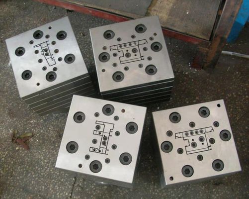 UPVC ドアと窓の家庭用製品のためのカスタム製のEKOプロファイルエクストルーション模具