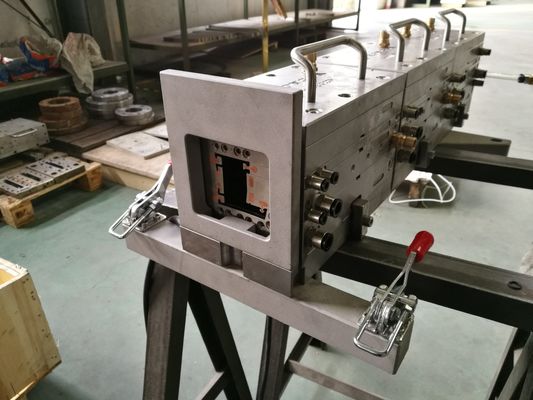 UPVC ドアと窓の家庭用製品のためのカスタム製のEKOプロファイルエクストルーション模具