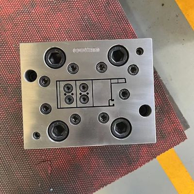 3Cr17 UPVC ドアとウィンドウを作る機械のためのPVCエクストルーションウィンドウプロファイル模具