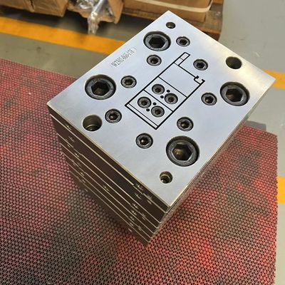 3Cr17 UPVC ドアとウィンドウを作る機械のためのPVCエクストルーションウィンドウプロファイル模具