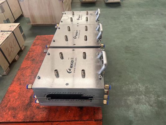 PVC補助プロファイル模具とWPC木材プラスチックドアのカバーツール