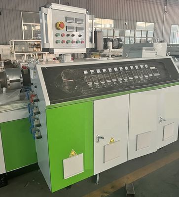 外壁デッキ WPC 木材プラスチック複合床エクストルーダー製作機械 調整可能