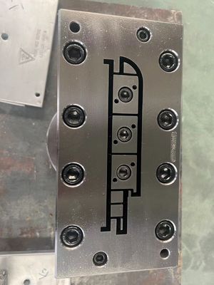 電気塗装 磨き 表面処理 OEM用WPCドアのフレームのためのWPCエクストルーション模具