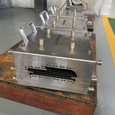 電気塗装 磨き 表面処理 OEM用WPCドアのフレームのためのWPCエクストルーション模具
