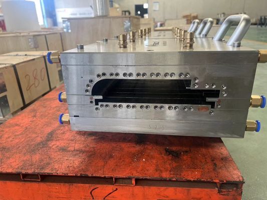 電気塗装 磨き 表面処理 OEM用WPCドアのフレームのためのWPCエクストルーション模具