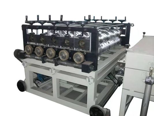 80/156mm スクロール直径の二重スクリューデザインPVC屋根タイル生産ライン