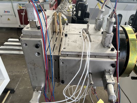 高生産性 逆回転型 円形双螺旋型 PVC 天井パネル製造機