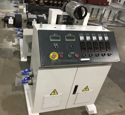 65/132mm スクリュー直径 WPC ドア 床 装飾 プロフィール 板 パネル 製造 機械
