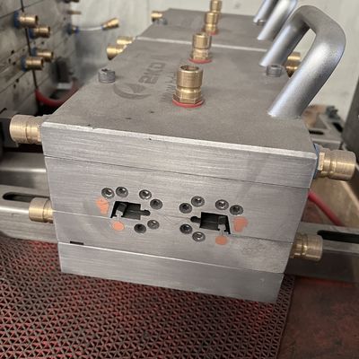 3CR17 材料 家電用製品 窓とドア用のPVCプロファイルの排出模具
