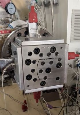 UPVCの窓とドアのためのカスタマイズされたプラスチックプロファイルのエクストルーションツール