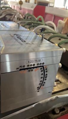 UPVCの窓とドアのためのカスタマイズされたプラスチックプロファイルのエクストルーションツール