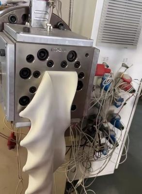 UPVCの窓とドアのためのカスタマイズされたプラスチックプロファイルのエクストルーションツール