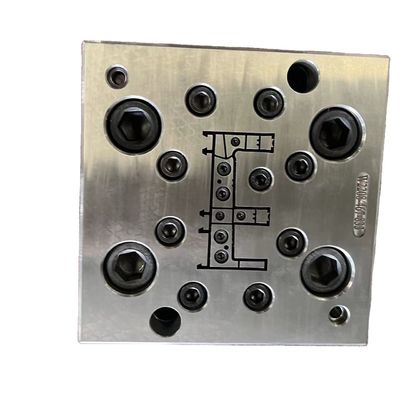 カスタマイズされたサイズ UPVC ウィンドウフレーム 電子塗装磨き付きの模具排出ライン
