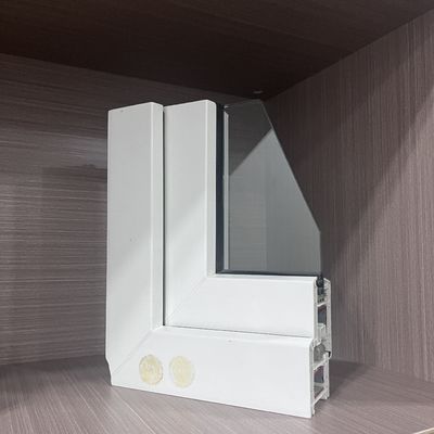 カスタマイズされたサイズ UPVC ウィンドウフレーム 電子塗装磨き付きの模具排出ライン