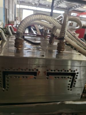 UPVC ドアフレームとシルバーコーティングを形作るための2つの空洞のシルバーエクストルーションダイモールド