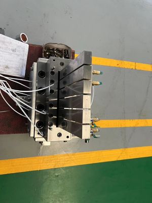 UPVC壁パネルエクストルーション模具 耐久的でファッション的なデザインのために最適