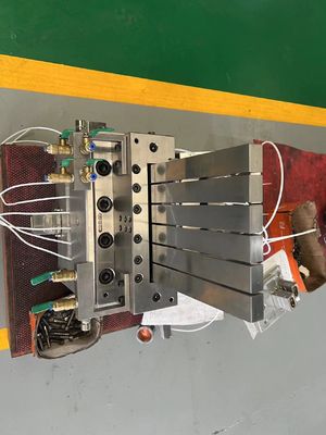 UPVC壁パネルエクストルーション模具 耐久的でファッション的なデザインのために最適