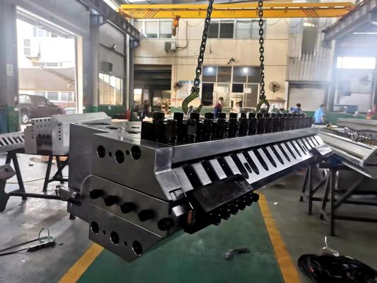 中国製のSPCフロアエクストルーションライン,3CR17形状モードとエクストルーション模具