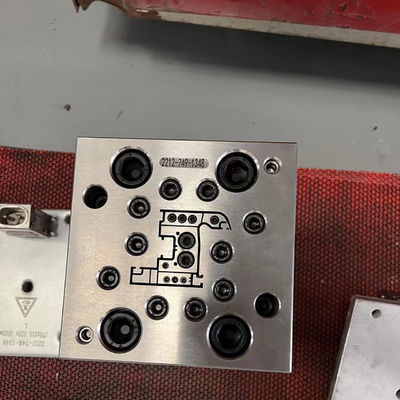 家庭用製品のための銀のPVC窓シート模具 模具 ドア模具 エクストルーション