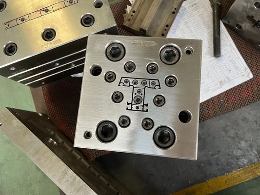 シルバーPVCエクストルーションマート/模具 オートCADと精密生産のために設計