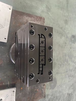 UPVC PVC WPC PE ハンドレール模具のためのプロのWPCエクストルーション模具