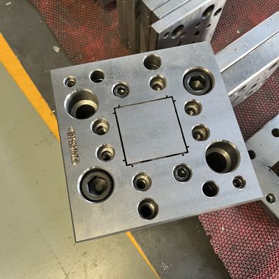 UPC ドアとウィンドウ 模具 リサイクルプラスチックから製造 キャンプ冷蔵庫 Pvc プロファイル