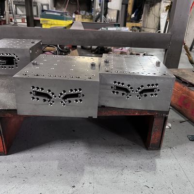 PVC木材プラスチックスカーティング用UPVCエクストルーション模具 ベースボードプロファイル作成プロセス