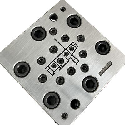 窓枠の鋳造のための銀色の顧客サイズ80シリーズUPVC窓プロファイル