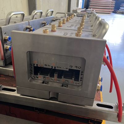3CR17模具材料から作られたPVC窓模具のための高精度UPVCフレームプロファイル