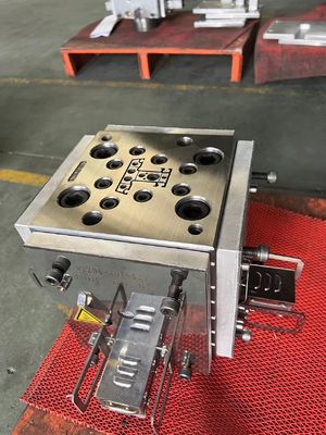 プロフェッショナルPVCプロファイル 家庭用製品の模具のための窓エクストルーション模具型マートヘッド