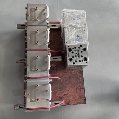 顧客サイズUPVC模具 - エクストルーション形状の窓とドアプロファイルのために作られた