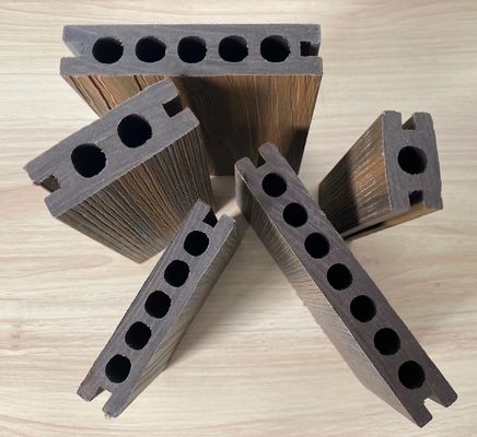 PEシルバー木材の外面パネル模具 デッキフロアとドアのプラスチックエクストルーション
