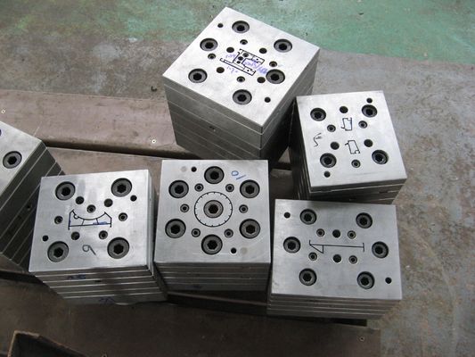 3CR17 窓やドア部品の挤出のための模具材料PVCプロファイルの挤出