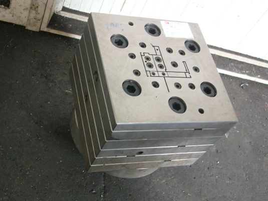 AutoCAD を使用して窓とドア模具設計のためのカスタマイズされたUPVCプラスチックプロファイル