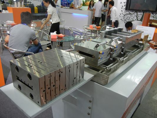 AutoCAD 設計された WPC PVC パイプ  PE PP プロファイルと家庭用製品のためのエクストルーション ダイ