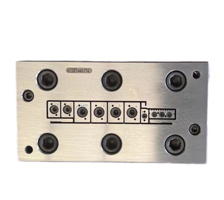 窓とドア模具の穴1のためのカスタマイズ可能な銀型PVCプロファイルエクストルーション