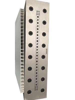 シルバーUPVCホールプラスチックPVCボード 150mm x 25mm 豚ペンのための家畜フェンスレールパネル