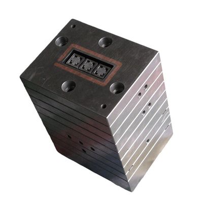 精密WPC PVCパイプとプロファイル 窓 外注 オーダーメイドサイズのための模具
