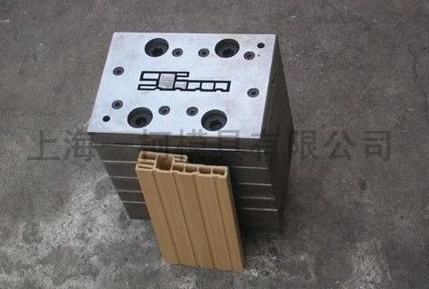 PVCの窓とドアプロファイルのための高度な電圧塗装磨きエクストルーション模具