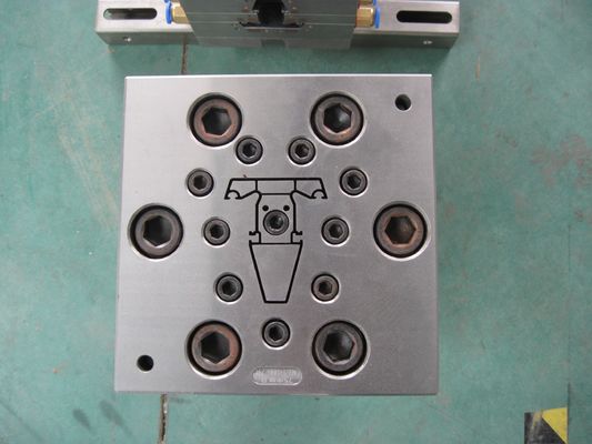 材料で作られたPVCプロファイルカーセメントの窓とドアのためのUPVC家用製品模具