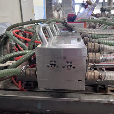 プラスチック製の鋼製の窓ドア製造のためのシルバーエクストルーション模具 UPVCプロファイル模具