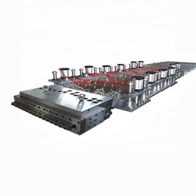 800mm PVC WPC ドアパネル 形付けモードのための挤出模具と700.800.900 幅