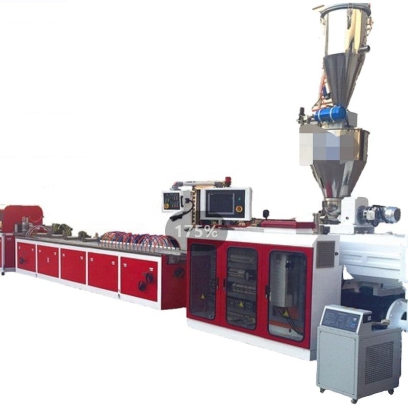 木製プラスチック複合物床床用エクストルーダーマシンライン 150-200kg/h 容量